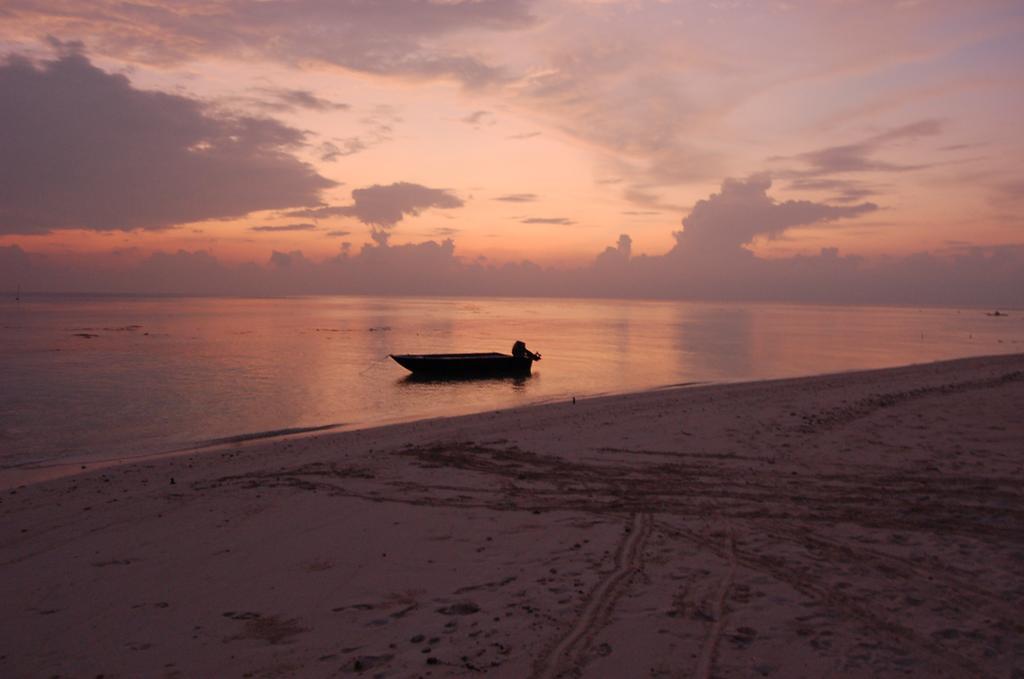 Vaali Maldives Island Escapes & Dive Hotel Felidhoo Exterior photo